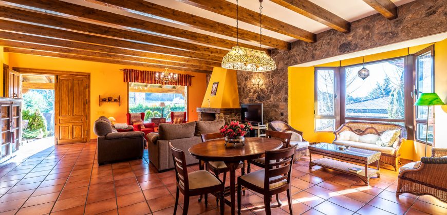 Casa en la sierra – San Rafael (Urb. Prado Acero)