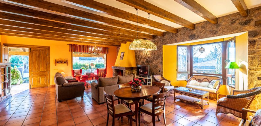 Casa en la sierra – San Rafael (Urb. Prado Acero)