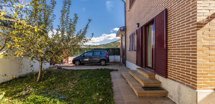 Casa en la sierra – San Rafael – C/ Cantueso 15 Casa en la sierra – San Rafael – C/ Cantueso 15