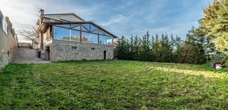 Alquiler de Chalet en El Casar – (Urb. El Coto) Alquiler de Chalet en El Casar – (Urb. El Coto)